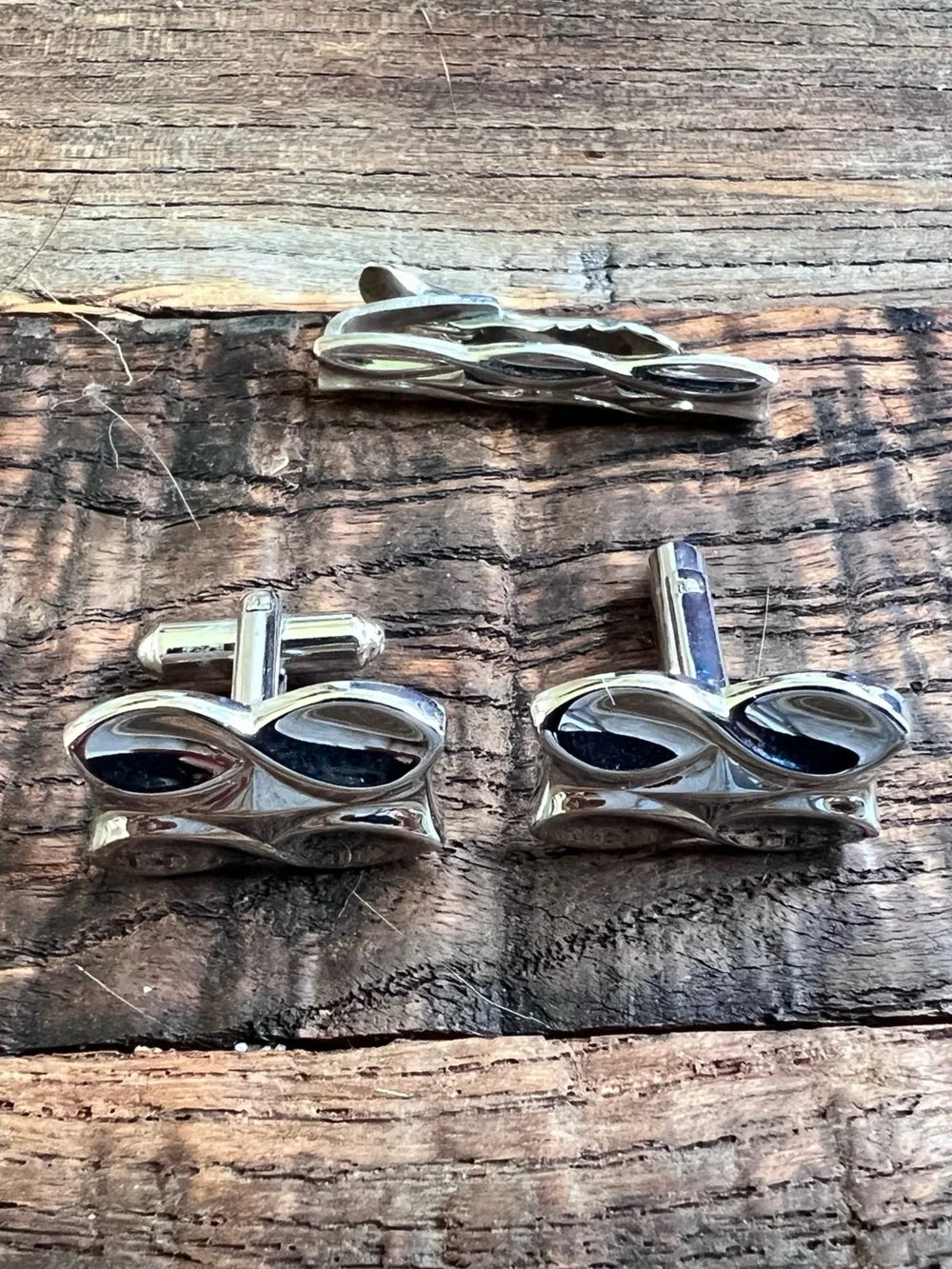 Men's Silver Tone Cufflinks and Tie Clip Set - Modern Wave Design